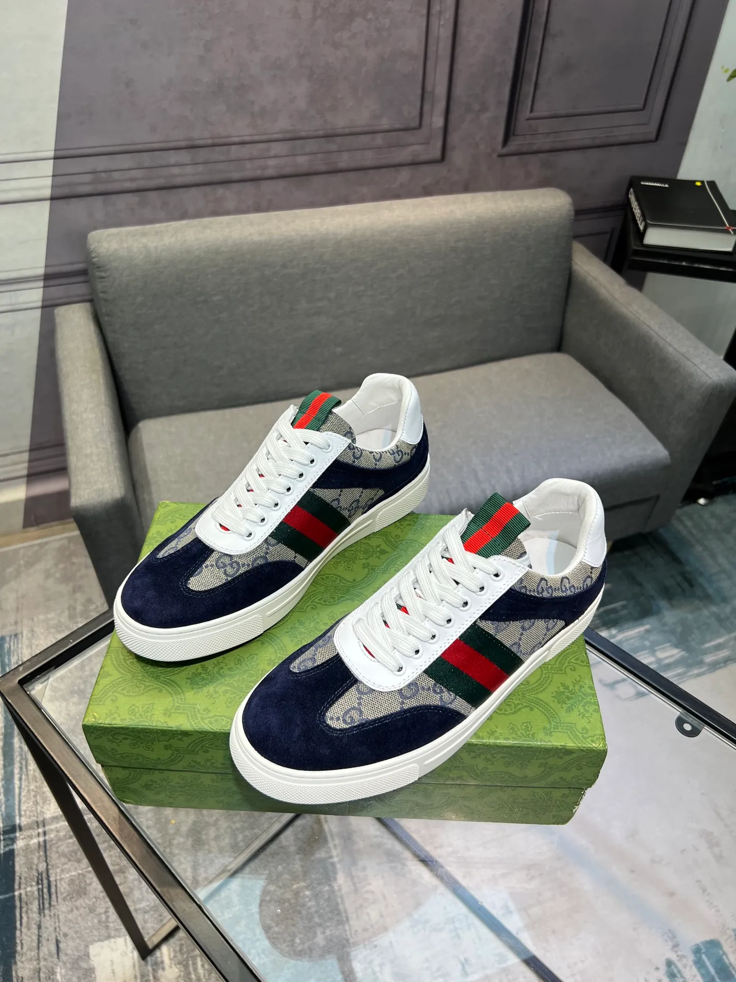 Men's Men's Shoes 💰440 Gucci Gucci's latest trendy shoes and casual shoes are popular in physical stores, new spring and summer comfortable imported custom original cowhide, unique jacquard fabric element design. With sheepskin lining, original bottom, 💪 details determine quality, you can enter and leave the counter at will, welcome to compare🇮🇹, code number 38-44 (45 customized)